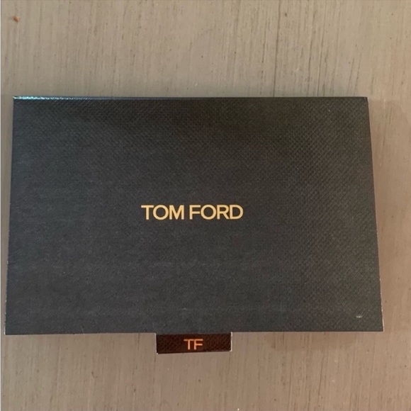 NWT
TOM FORD BEAUTY
Tom Ford SHADE AND ILLUMINATE SOFT
RADIANCE FOUNDATION - Picture 2 of 4